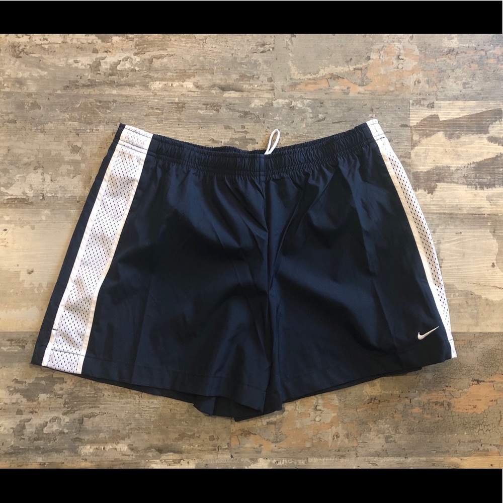 NWT NIKE WOMENS RUNNING SHORTS NAVY/WHITE